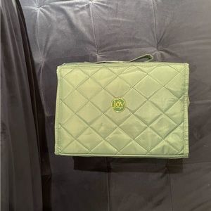 Quilted Roll-up toiletry case